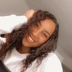 Meet your Posher, Julia